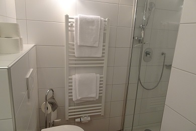 Bad 1 mit Dusche Ferienwohnung 4 Appartement Elisabeth